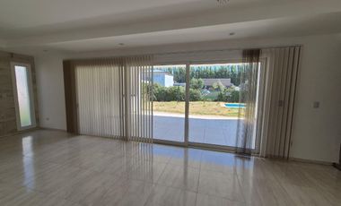 Alquiler Casa 3 dorm y pileta, Barrio Cerrado La Castellana, Neuquen