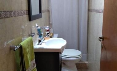 DUPLEX 5 AMB. AMPLIOS CON GARAGE Y PATIO