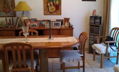 DUPLEX 5 AMB. AMPLIOS CON GARAGE Y PATIO