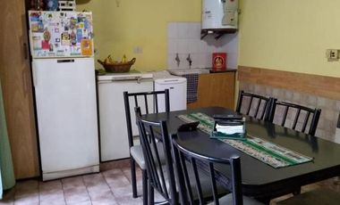 DUPLEX 5 AMB. AMPLIOS CON GARAGE Y PATIO