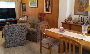 DUPLEX 5 AMB. AMPLIOS CON GARAGE Y PATIO