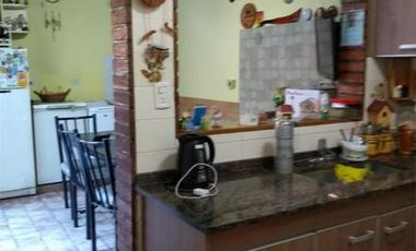 DUPLEX 5 AMB. AMPLIOS CON GARAGE Y PATIO