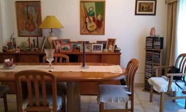 DUPLEX 5 AMB. AMPLIOS CON GARAGE Y PATIO