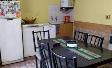 DUPLEX 5 AMB. AMPLIOS CON GARAGE Y PATIO