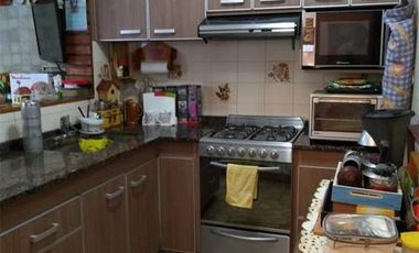 DUPLEX 5 AMB. AMPLIOS CON GARAGE Y PATIO