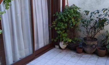 DUPLEX 5 AMB. AMPLIOS CON GARAGE Y PATIO