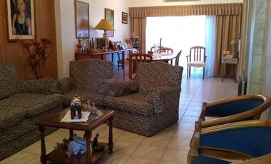 DUPLEX 5 AMB. AMPLIOS CON GARAGE Y PATIO