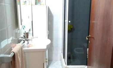 DUPLEX 5 AMB. AMPLIOS CON GARAGE Y PATIO