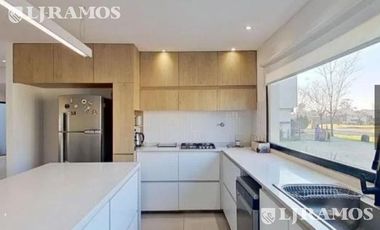 Casa en Area 3 de San Matias  PG