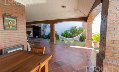 Importante casa en barrio Sur