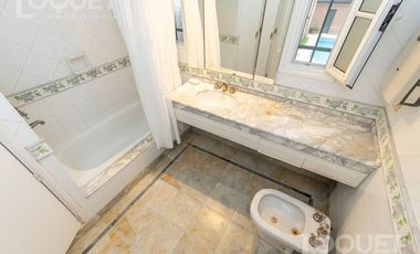 Importante casa en barrio Sur