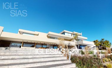 Casa en venta y alquiler al río en El Yacht, Nordelta