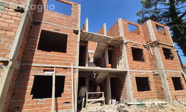 Departamento con espacio vehicular, balcón y terraza en San Bernardo