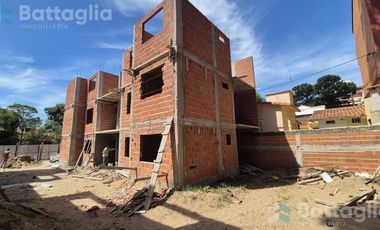 Departamento con espacio vehicular, balcón y terraza en San Bernardo