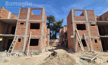 Departamento con espacio vehicular, balcón y terraza en San Bernardo