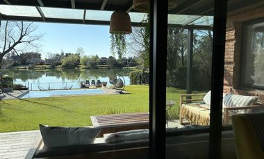 Casa a la laguna con increible espejo de agua