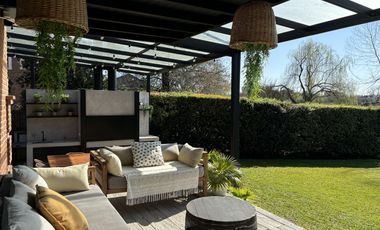 Casa a la laguna con increible espejo de agua