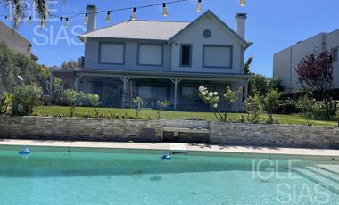Casa en alquiler al lago en Los Castores, Nordelta