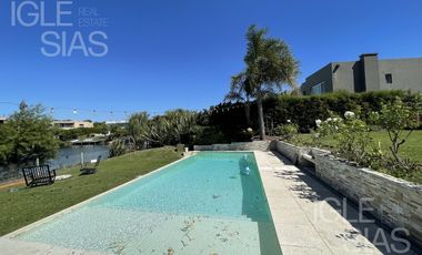 Casa en alquiler al lago en Los Castores, Nordelta