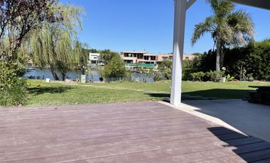 Casa en alquiler al lago en Los Castores, Nordelta