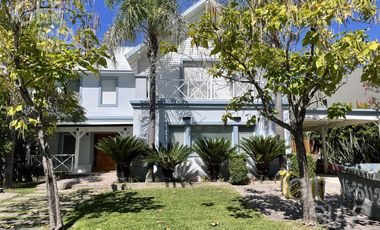 Casa en alquiler al lago en Los Castores, Nordelta