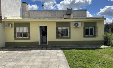 Casa en  calle Moreno