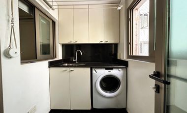 Piso alto en Recoleta con balcón corrido, cochera y seguridad 24 hs