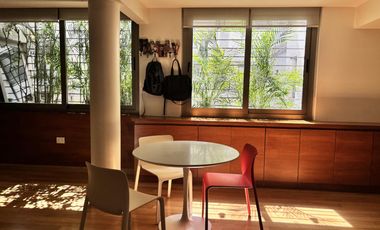Piso alto en Recoleta con balcón corrido, cochera y seguridad 24 hs