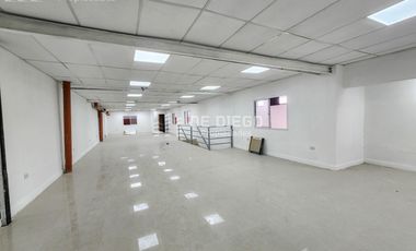 Alquiler Deposito de 2600 m2, A pocos metros de Caminito y de la zona turistica de la Boca,