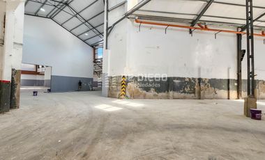 Alquiler Deposito de 2600 m2, A pocos metros de Caminito y de la zona turistica de la Boca,