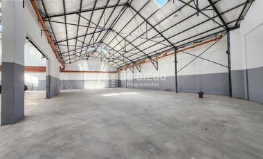 Alquiler Deposito de 2600 m2, A pocos metros de Caminito y de la zona turistica de la Boca,