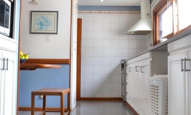 Venta casa 5 ambientes con cochera y piscina en Quilmes