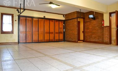 Venta casa 5 ambientes con cochera y piscina en Quilmes