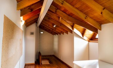 Venta casa 5 ambientes con cochera y piscina en Quilmes