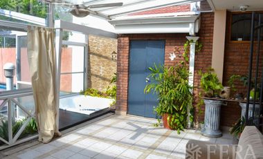Venta casa 5 ambientes con cochera y piscina en Quilmes