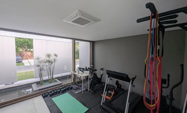 3 dormitorios en suite , escritorio/huéspedes/dependencias,gimnasio. Galería en L, Fogonero piscina