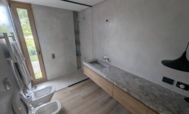 3 dormitorios en suite , escritorio/huéspedes/dependencias,gimnasio. Galería en L, Fogonero piscina