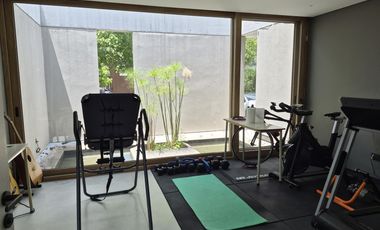 3 dormitorios en suite , escritorio/huéspedes/dependencias,gimnasio. Galería en L, Fogonero piscina