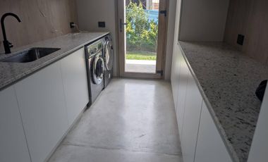 3 dormitorios en suite , escritorio/huéspedes/dependencias,gimnasio. Galería en L, Fogonero piscina