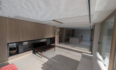 3 dormitorios en suite , escritorio/huéspedes/dependencias,gimnasio. Galería en L, Fogonero piscina