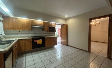 Casa en venta de una planta en Residencial Juan Manuel