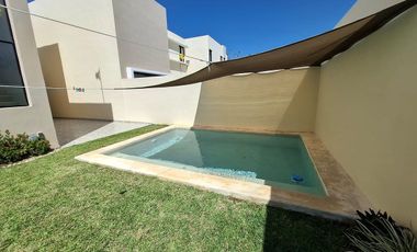 Casa en condominio en Venta con alberca y jardín Conkal Mérida Yucatán