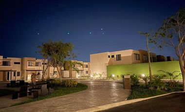 Casa en condominio en Venta con alberca y jardín Conkal Mérida Yucatán