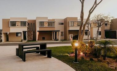 Casa en condominio en Venta con alberca y jardín Conkal Mérida Yucatán