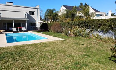 Casa en Venta 4 ambientes con dependencia - Abril Club De Campo