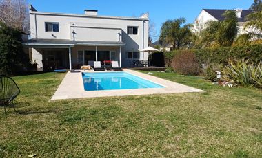 Casa en Venta 4 ambientes con dependencia - Abril Club De Campo