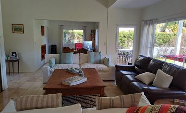 Casa en Venta 4 ambientes con dependencia - Abril Club De Campo