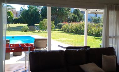 Casa en Venta 4 ambientes con dependencia - Abril Club De Campo