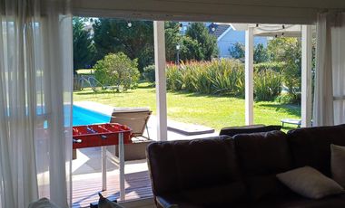 Casa en Venta 4 ambientes con dependencia - Abril Club De Campo