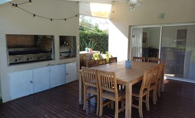 Casa en Venta 4 ambientes con dependencia - Abril Club De Campo